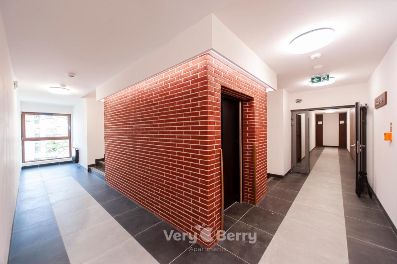 Very Berry - Bukowska 18c - Apartament With Balcony&garage - Check In 24h Apartament