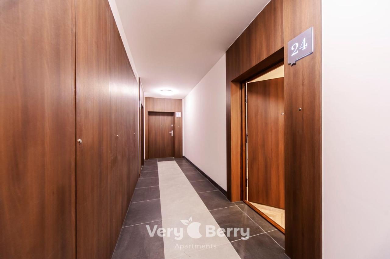 Very Berry - Bukowska 18c - Apartament With Balcony&garage - Check In 24h Poznań