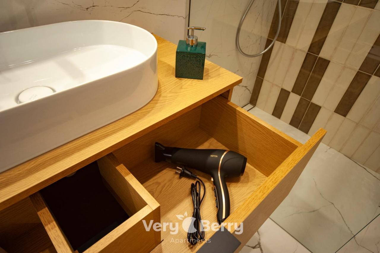 Very Berry - Bukowska 18c - Apartament With Balcony&garage - Check In 24h Apartament Poznań
