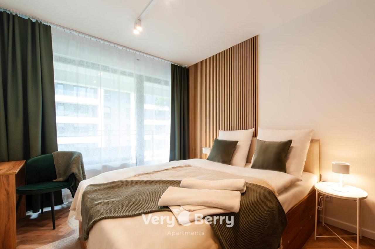 Apartment Very Berry - Bukowska 18c - Apartament With Balcony And Garage - Check In 24h Poznan