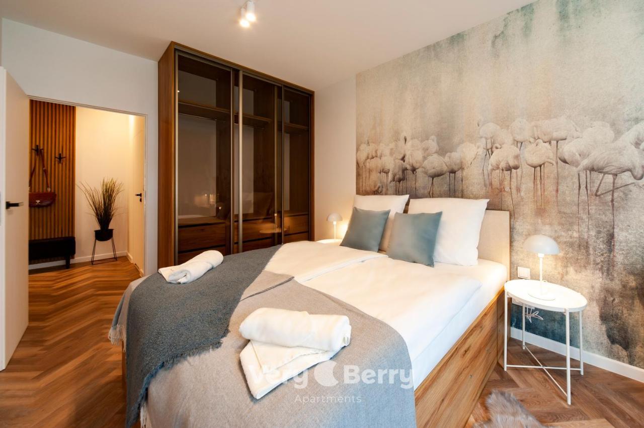 Apartment Very Berry - Bukowska 18c - Apartament With Balcony And Garage - Check In 24h Poznan