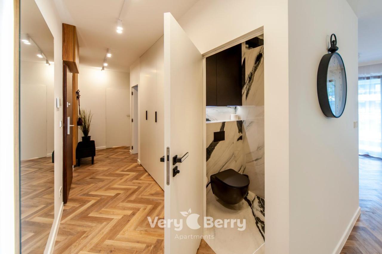 Apartment Very Berry - Bukowska 18c - Apartament With Balcony And Garage - Check In 24h *